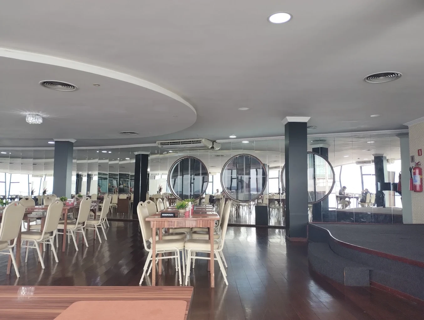 Panoramic Balcony - View of Ilha Fiscal - Image